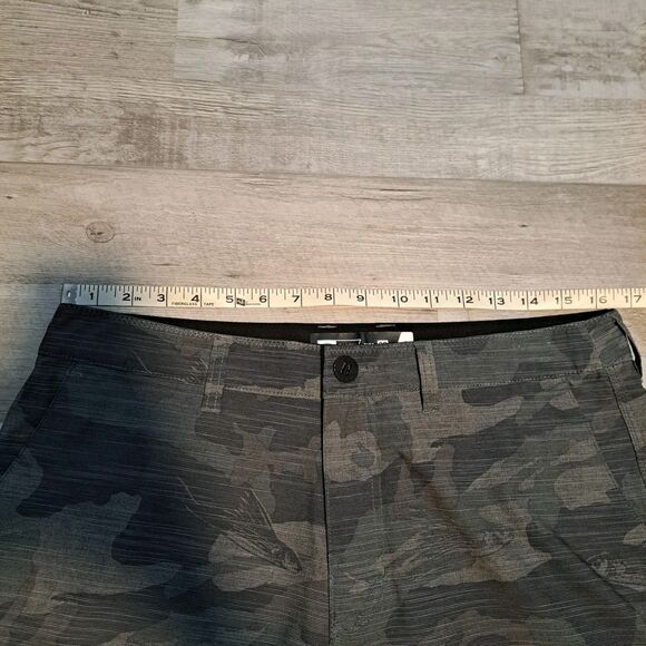 SALTY CREW Mens Shorts Sz 32 Hybrid CAMO Striped Walking Swim Casual Golf Fish - Picture 10 of 12